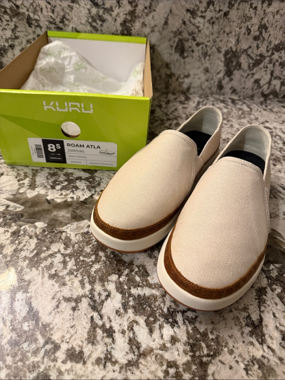 New in Box Kuru Roam Atla Women’s 8.5 Sand